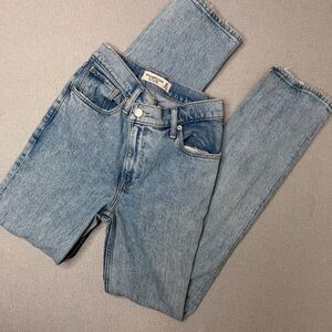 Abercrombie & Fitch the 90s Straight Ultra High Rise Light Wash Jeans Size 24 00